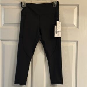 ZYIA Black Leggings Sleek Form-Fitting 20 inch CAPRI